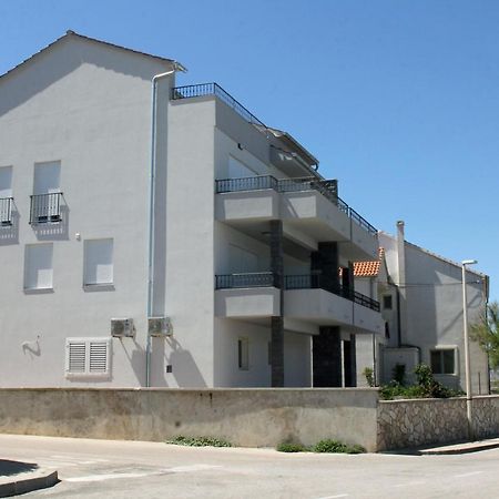 Apartmani Sara 2 Betina  Bagian luar foto