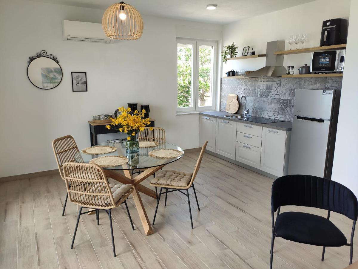 Apartmani Sara 2 Betina  Bagian luar foto