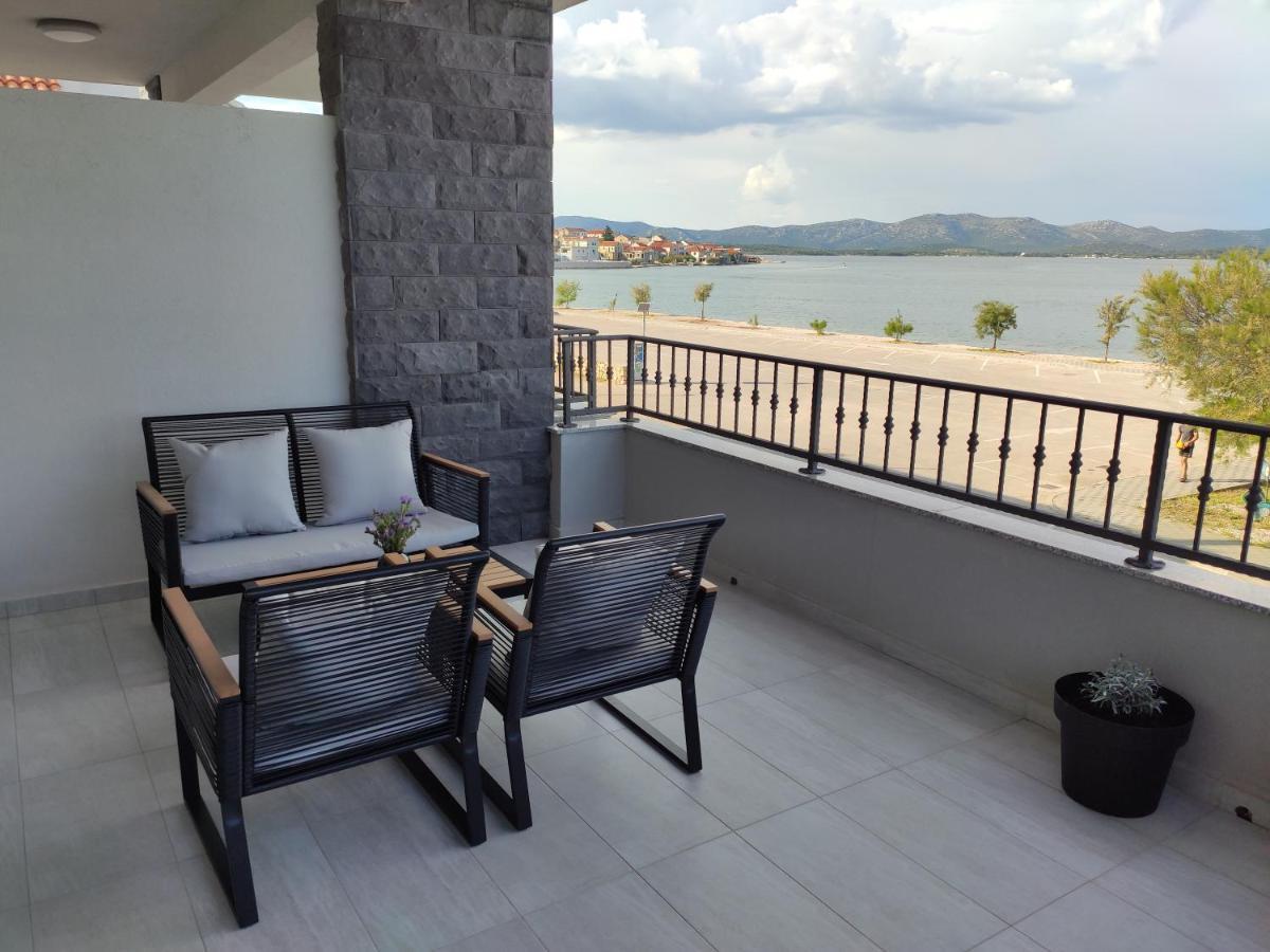 Apartmani Sara 2 Betina  Bagian luar foto