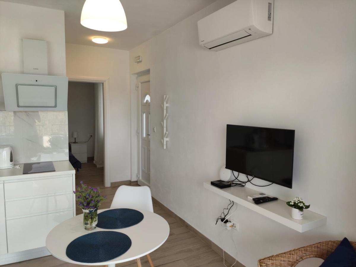 Apartmani Sara 2 Betina  Bagian luar foto