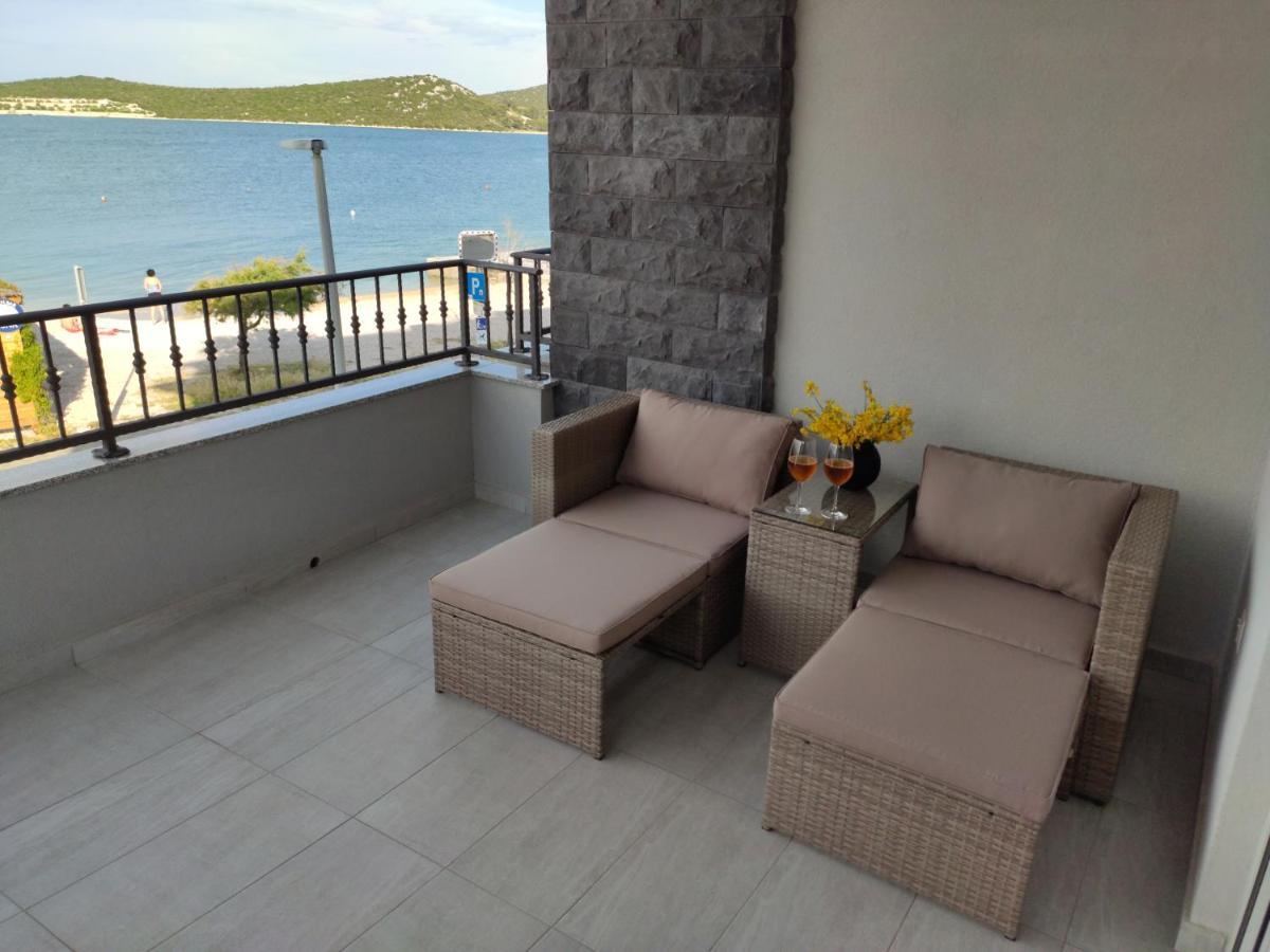 Apartmani Sara 2 Betina  Bagian luar foto