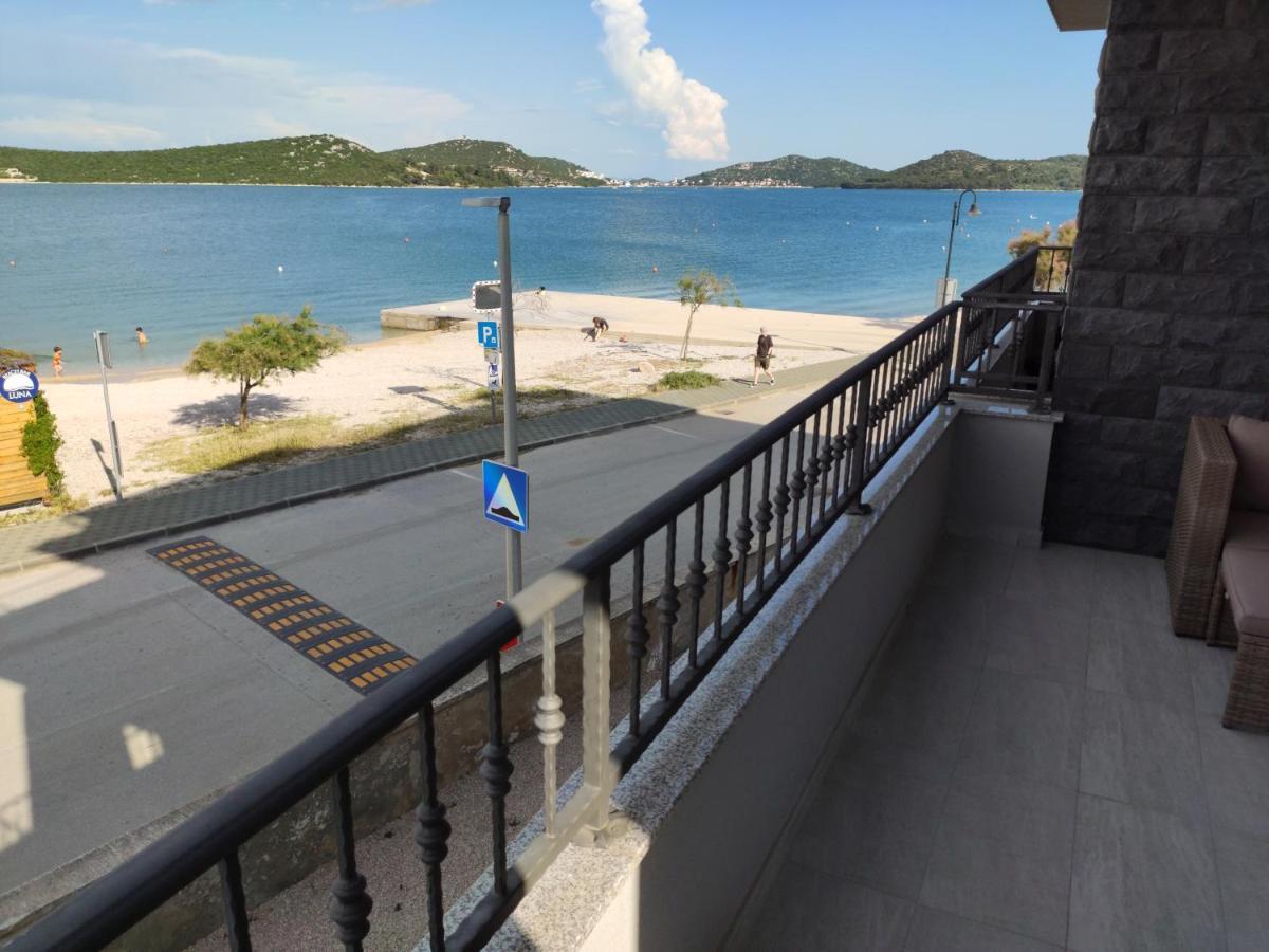 Apartmani Sara 2 Betina  Bagian luar foto