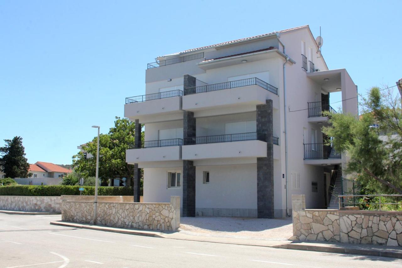 Apartmani Sara 2 Betina  Bagian luar foto